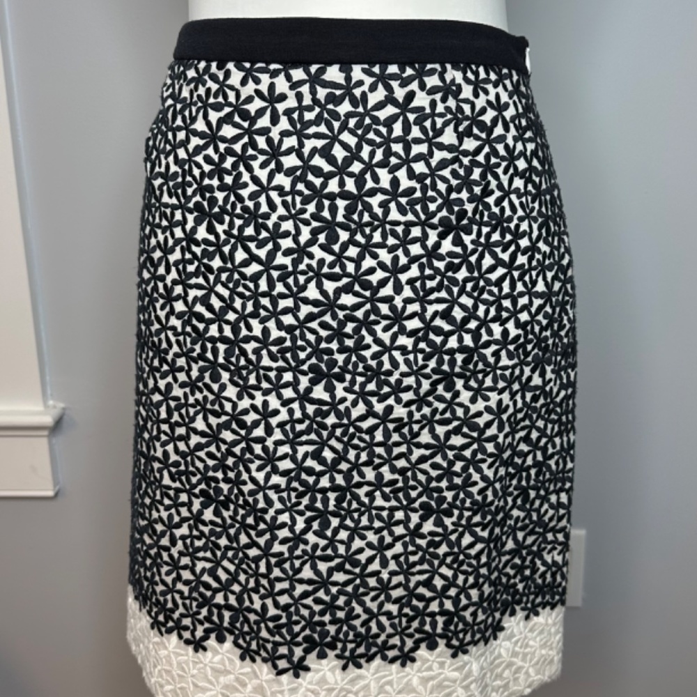 Boss White & Navy embroidered cotton mini-skirt. Size 6; excellent condition!